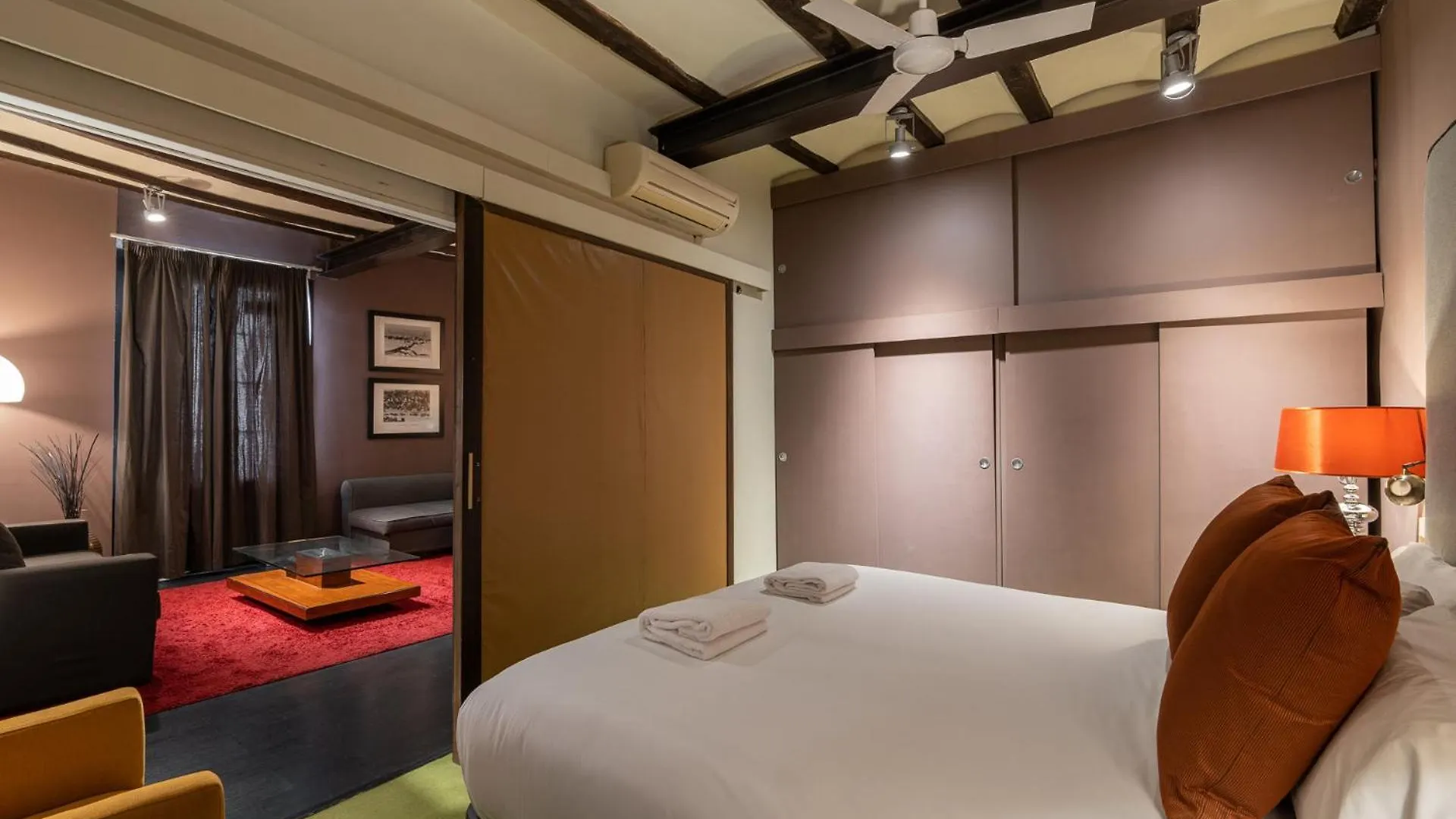 Stay U-Nique Apartments Pou II Barcelona Spanien